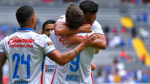 Santy y Charly celebrando el gol ante Atlas.
