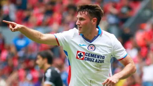 Santiago Giménez ya firmó tres goles con Cruz Azul en el Apertura 2022.
