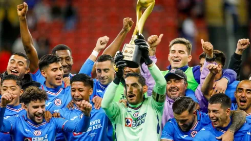 Cruz Azul coronó su pretemporada con el título de la Copa Sky.
