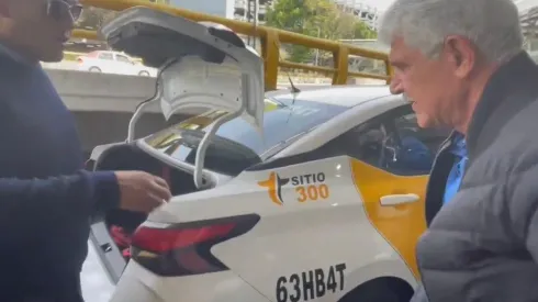 El "Tuca" subiendo a un taxi en Ciudad de México
