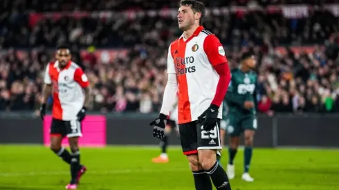 Santiago Giménez en un partido con el Feyenoord
