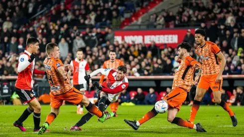 Tras superar su lesión, Santi Giménez tuvo un partido redondo con el Feyenoord
