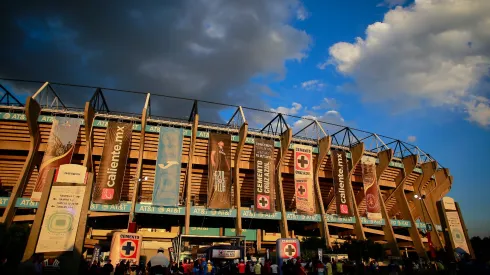 La Máquina de Cruz Azul se enfrenta a las Águilas del América en el Estadio Azteca.
