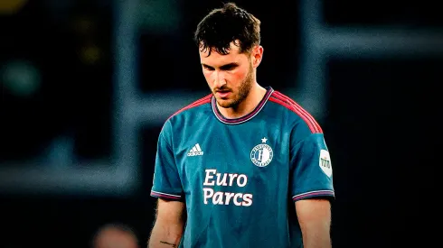 Santi Giménez se fue expulsado en tiempo extra y así se despidió de la Europa League.
