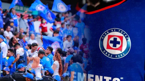 Aficionados enojados con la nueva equipación de Cruz Azul
