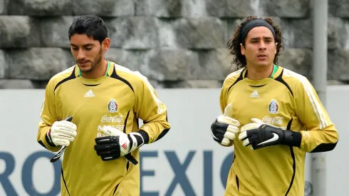 Jesús Corona y Memo Ochoa con el Tri.
