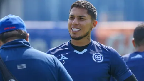 Carlos Salcedo, jugador de Cruz Azul.
