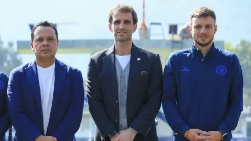 Víctor Velázquez con Iván Alonso y Martín Anselmi.
