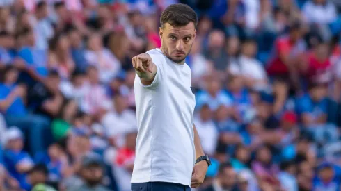 Anselmi habría pedido que se quedara Salcedo en Cruz Azul.
