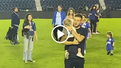 La tierna celebración de Martín Anselmi en el Estadio Azul.
