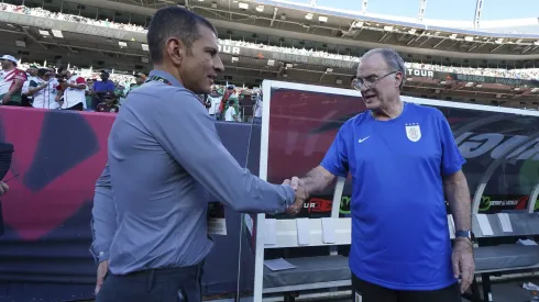 Marcelo Bielsa se disculpó con Jaime Lozano por exponer su error con Santi
