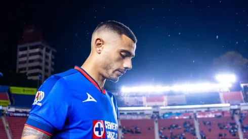 El delantero griego cayó lesionado en su debut con los cementeros en el partido de la Copa Fundadores
