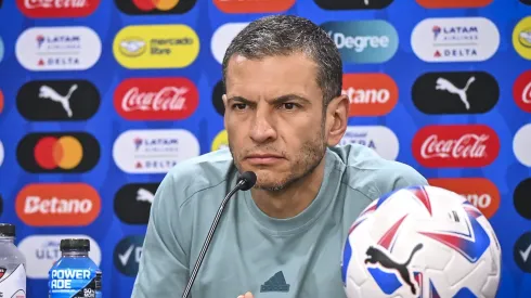 El entrenador mexicano respondió a los dichos del ex jugador argentino en donde le criticaba por el trato con su hijo.
