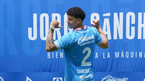 Jorge Sánchez fue presentado oficialmente como nuevo jugador de Cruz Azul.
