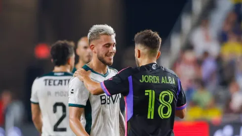 El cálido saludo entre Jordi Alba y Gonzalo Piovi en el All-Star Game
