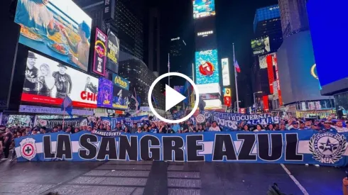 El imperdible banderazo de la Sangre Azul en Time Square
