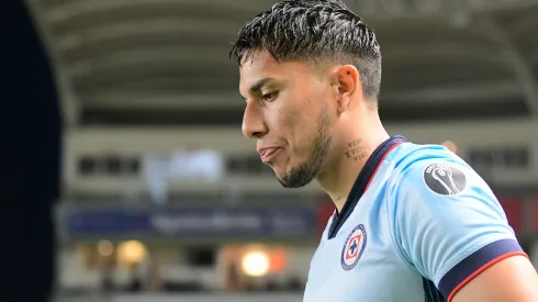 Carlos Salcedo causó baja de Cruz Azul.
