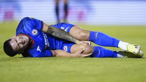 Ciudad de México a 10 de febrero de 2024. Gabriel Fernández "Toro" resultó lesionado, durante el partido correspondiente a la jornada 6 del torneo Clausura 2024 de la Liga BBVA MX, entre la Máquina Celeste del Cruz Azul y el Atlético de San Luis, realizado en el estadio Ciudad de los Deportes. Foto: Imago7/ Rafael Vadillo
