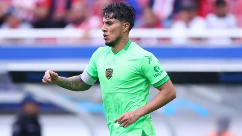 Carlos Salcedo expulsado ante Chivas.
