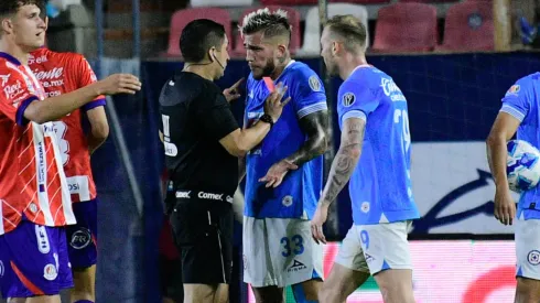 Piovi vio la roja y desató un gran problema en Cruz Azul.
