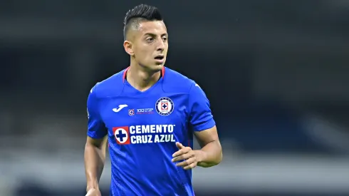 Roberto Alvarado no se olvida de su paso por Cruz Azul.
