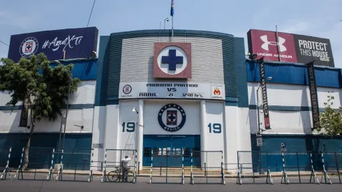 Ex goleador de Cruz Azul fue hospitalizado.
