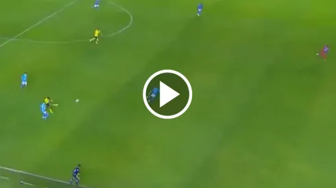 Cruz Azul y caro un error contra América.
