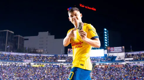 El jugador del Club América le pegó casi desde la mitad de la cancha y anotó uno de los goles del torneo.
