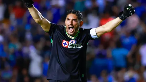 Jesús Corona sigue ligado a Cruz Azul.
