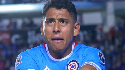 Luis Romo no quiere salir de Cruz Azul.
