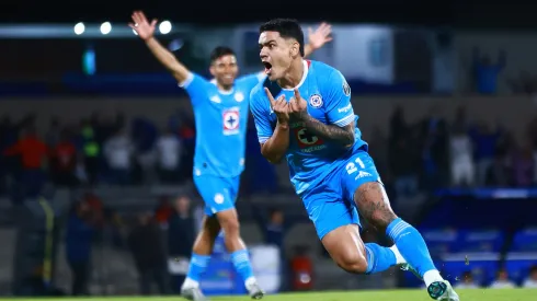 Toro Fernández le dio el triunfo a Cruz Azul sobre el final.
