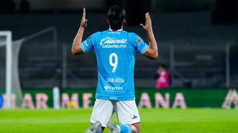 El delantero mexicano se convirtió en el máximo anotador de los cementeros en esta temporada después de su doblete al San Luis.
