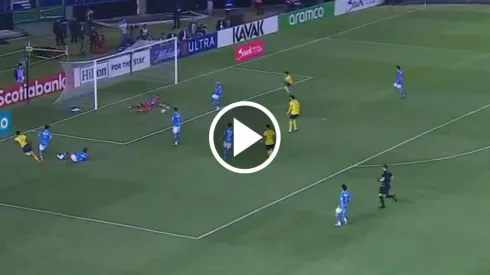Kevin Mier mantuvo con vida a Cruz Azul con un tapadón.
