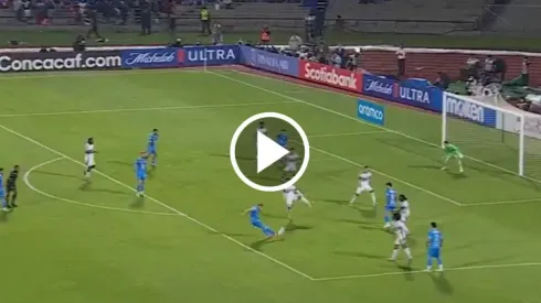 El polaco anotó un golazo en su regreso a la titularidad.
