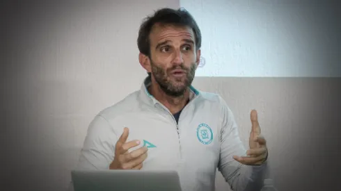 Iván Alonso expuso el modelo de trabajo que lleva adelante Cruz Azul en los mercados de fichajes.
