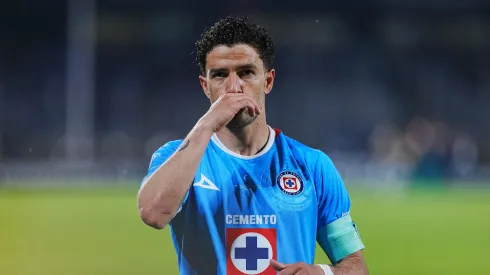 El jugador charrúa fue la figura en el primer partido del cuadrangular al anotar el gol del triunfo de los cementeros.
