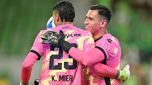 Dos porteros de elite, frente a frente en la Liga MX.
