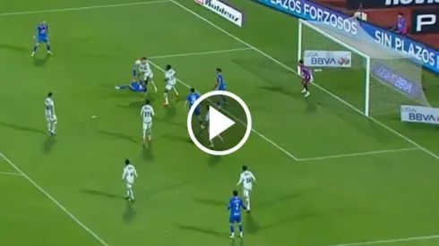 El ex Rayados estuvo a punto de marcar un golazo.
