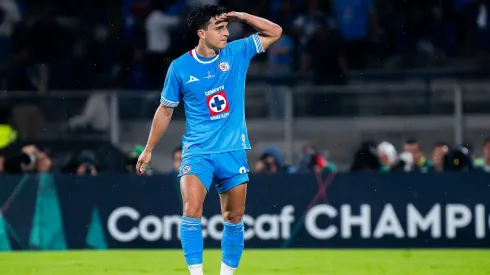 El mediocampista argentino no se cortó y habló de su futbolista favorito dentro del plantel cementero.

