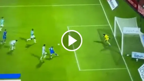El charrúa y otro gol más que importante con el jersey cementero.
