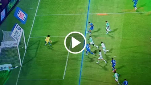 El uruguayo reapareció para darle un triunfo clave al cementero.
