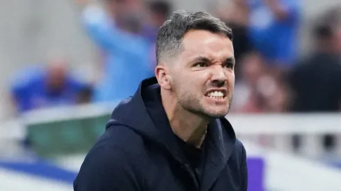 Nicolás Larcamón prepara a Cruz Azul para enfrentar a Querétaro.

