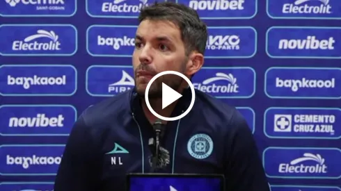 Nicolás Larcamón y un curioso cruce en conferencia de prensa.
