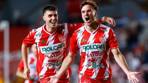 La afición cementera volvió a pedir por el mediocampista argentino.

