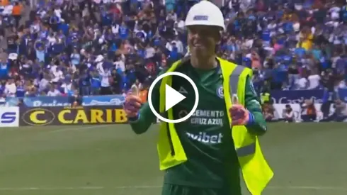 El gesto de Kevin Mier con los trabajadores de la cementera en pleno partido
