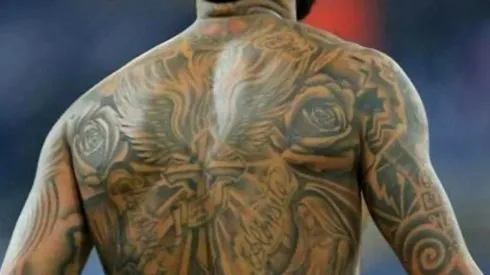 [Foto] Arturo Vidal sacó a relucir su tatuada espalda en Alemania