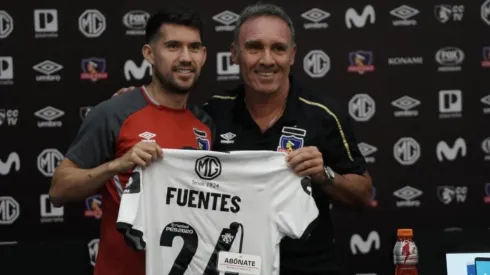 César Fuentes en su presentación
