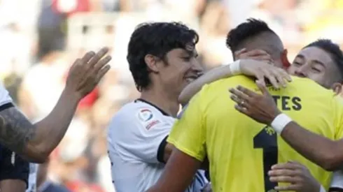 El 14 disfruta cada comento con el Cacique.
