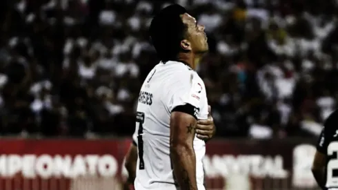 El 7 albo estará dos meses fuera de las canchas, perdiéndose once duelos en total.
