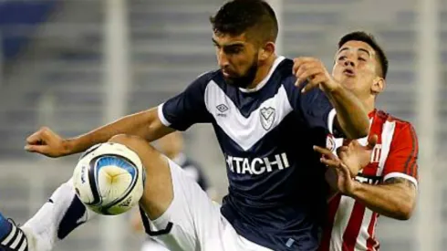 Amor tiene pasos por Sporting Kansas City de la MLS, Aldosiv y San Martín de Tucumán.
